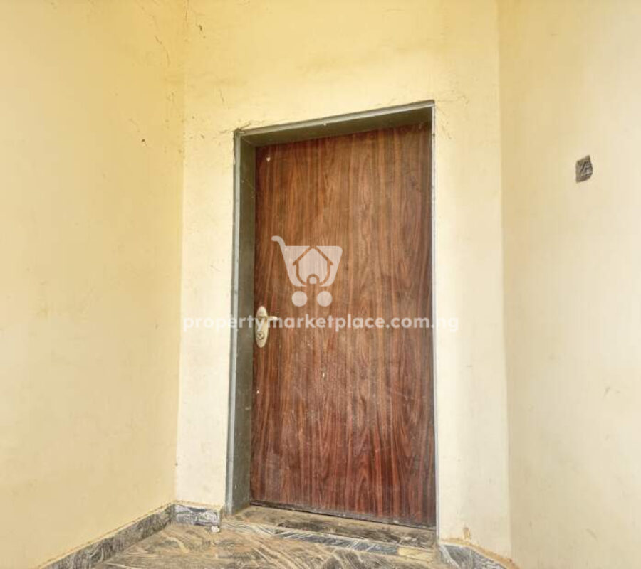 Newly built 5 bedroom detached duplex with penthouse