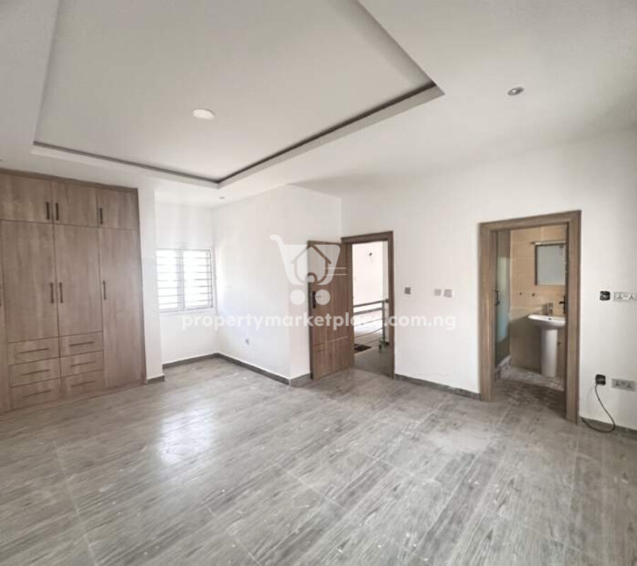 Classy and spacious 4 bedroom semi detached duplex