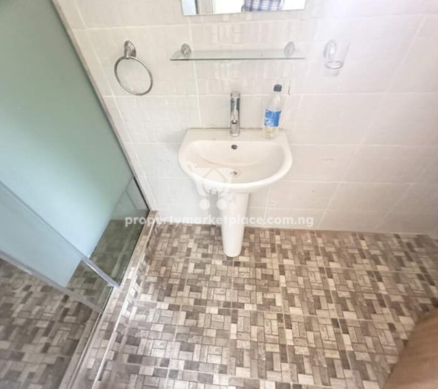 Classy and spacious 4 bedroom semi detached duplex