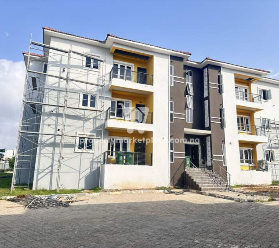 Spacious 3 bedroom flat in a nice & secured estate