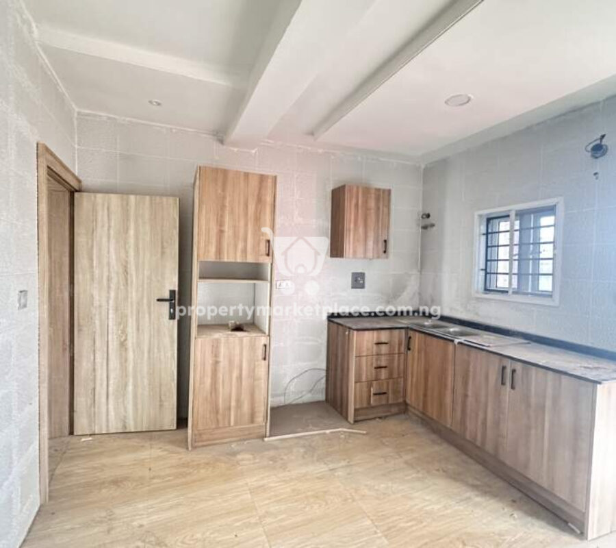 Luxurious 2 bedroom flat in a secured estate