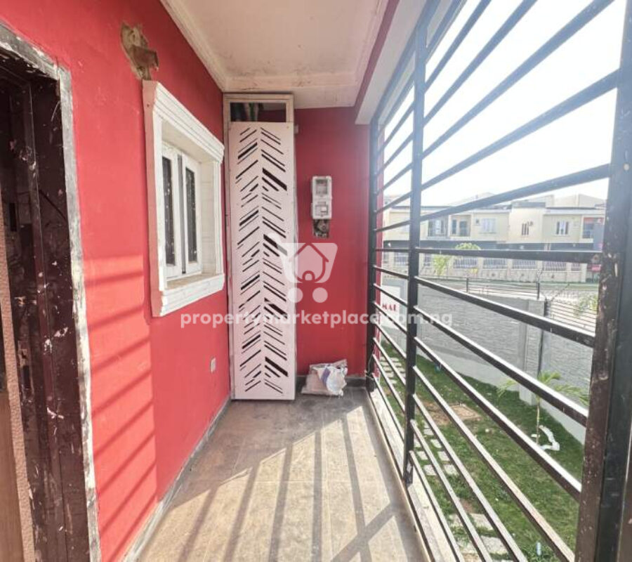 Luxurious 2 bedroom flat in a secured estate