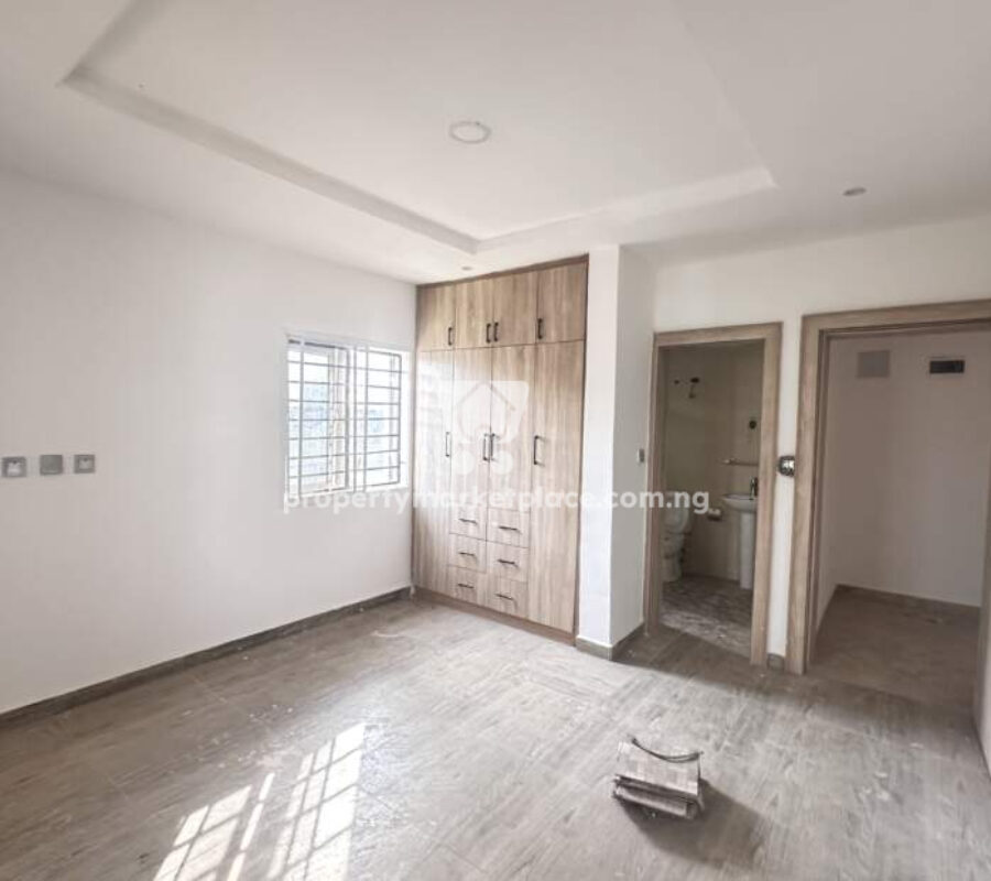 Luxurious 2 bedroom flat in a secured estate