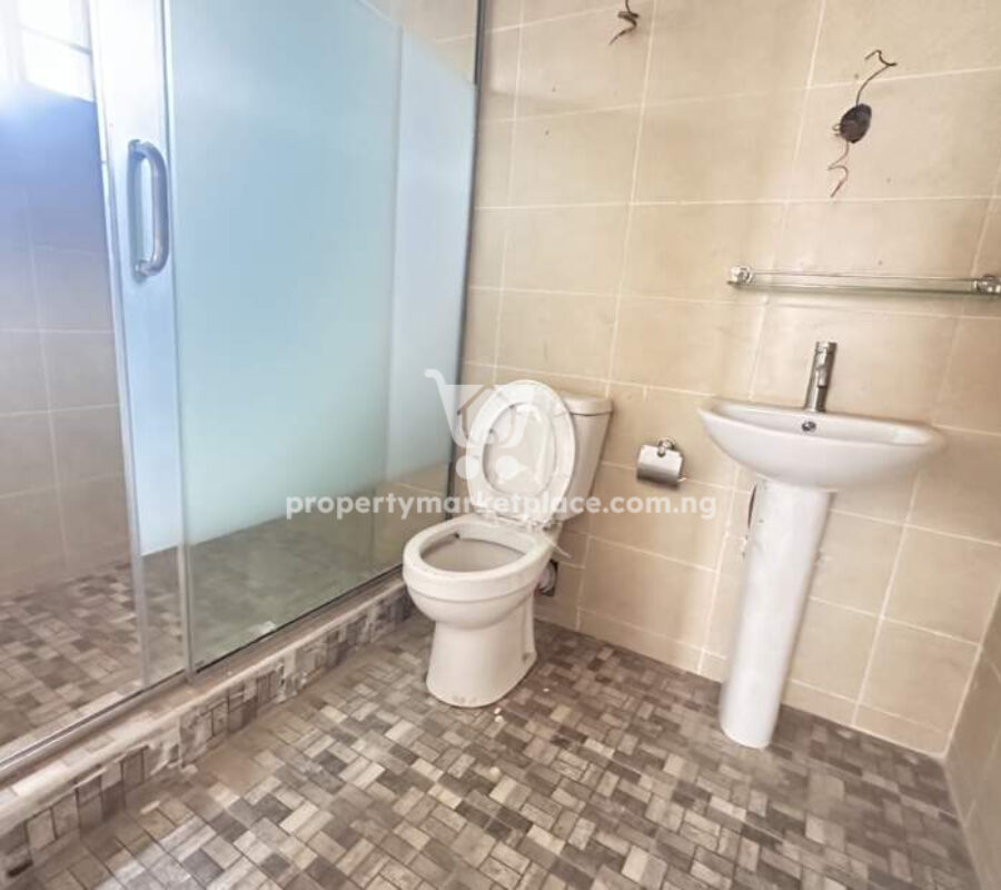 Luxurious 2 bedroom flat in a secured estate