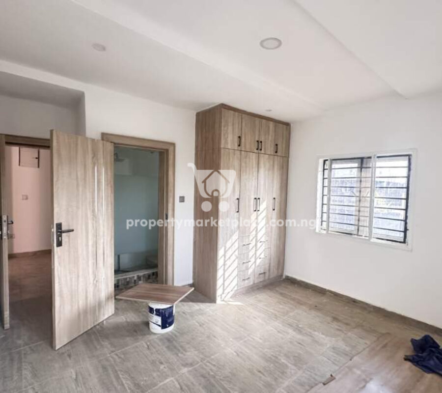 Luxurious 2 bedroom flat in a secured estate