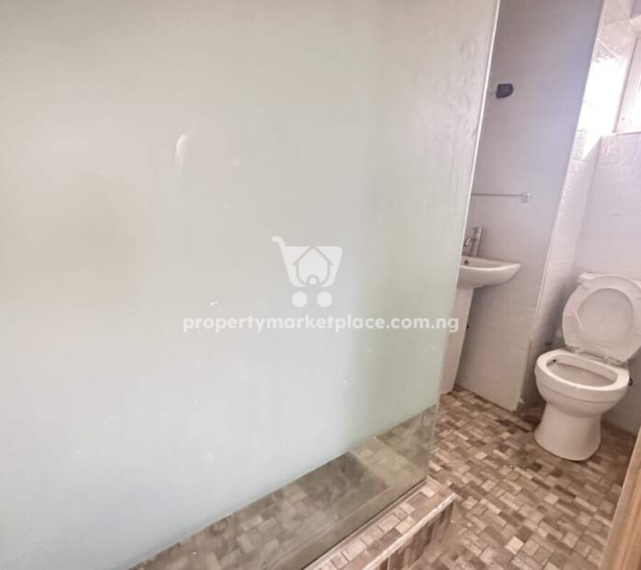 Luxurious 2 bedroom flat in a secured estate