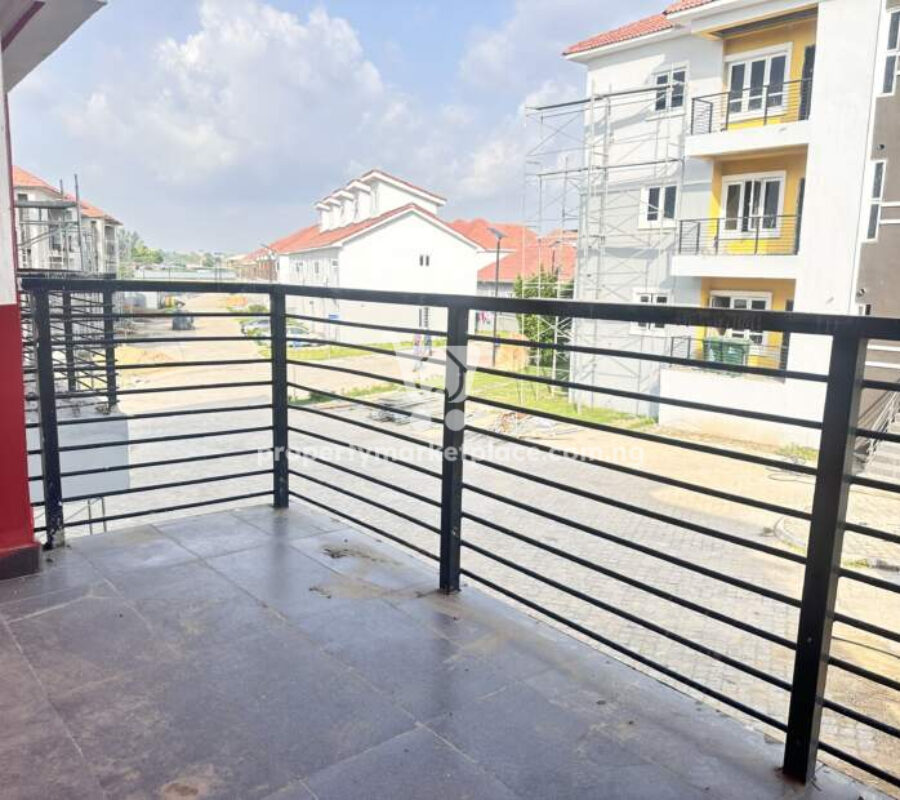 Luxurious 2 bedroom flat in a secured estate