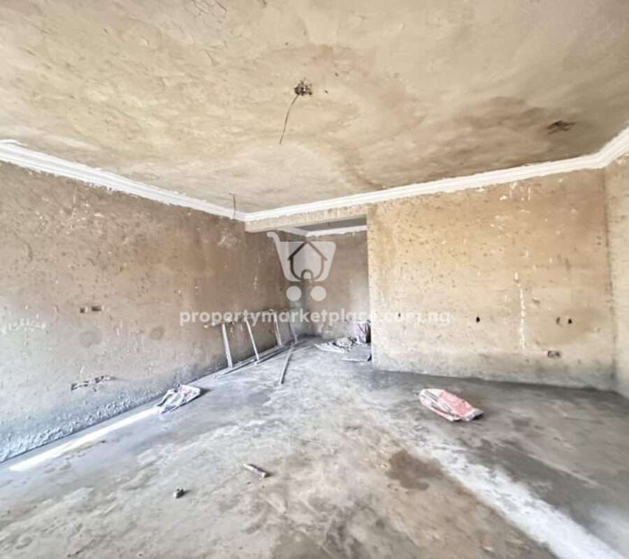 Spacious 3 bedroom flat in a nice & secured estate
