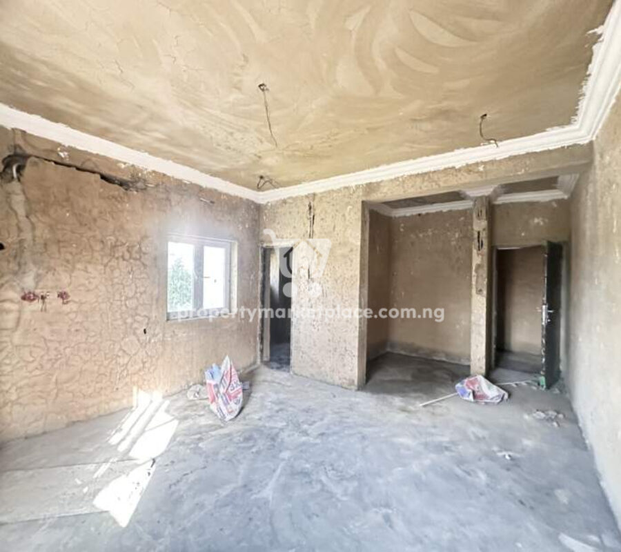 Spacious 3 bedroom flat in a nice & secured estate