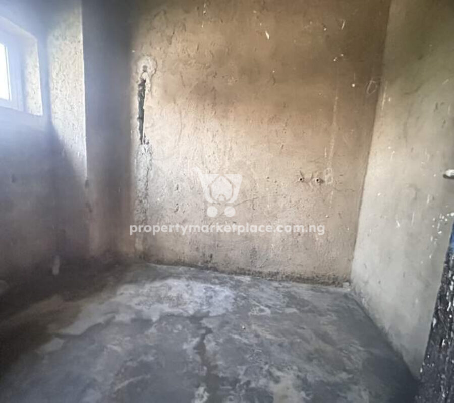 Spacious 3 bedroom flat in a nice & secured estate