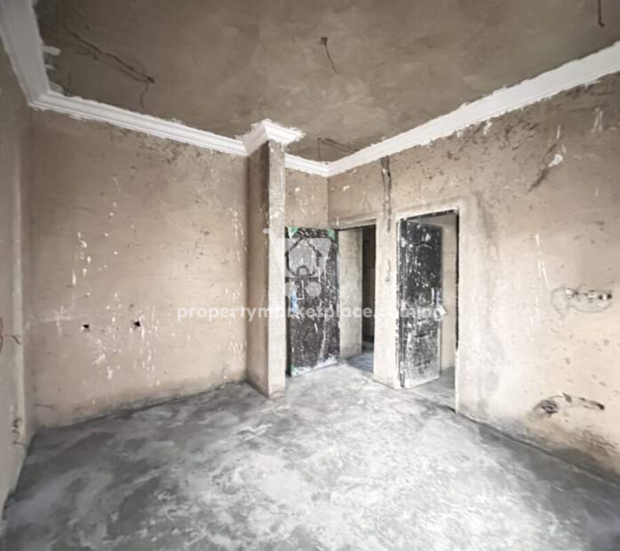 Spacious 3 bedroom flat in a nice & secured estate