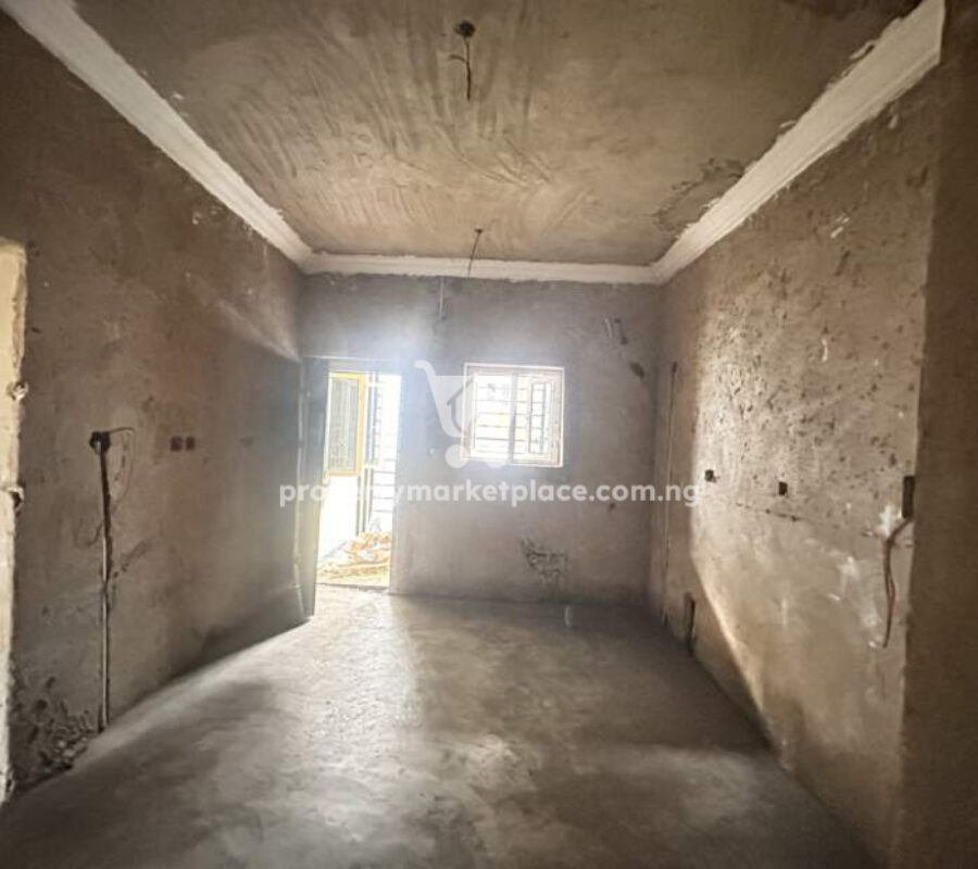 Spacious 3 bedroom flat in a nice & secured estate