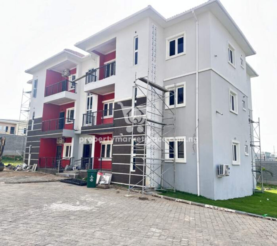 Luxurious 2 bedroom flat in a secured estate