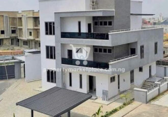 Contemporary 5 bedroom detached duplex with Bq
