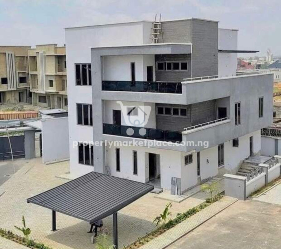 Contemporary 5 bedroom detached duplex with Bq