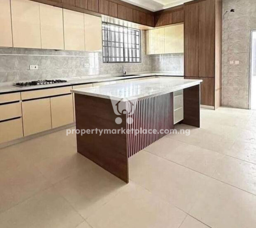 Contemporary 5 bedroom detached duplex with Bq