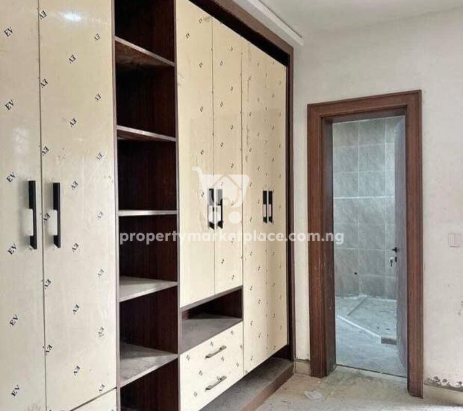 Contemporary 5 bedroom detached duplex with Bq