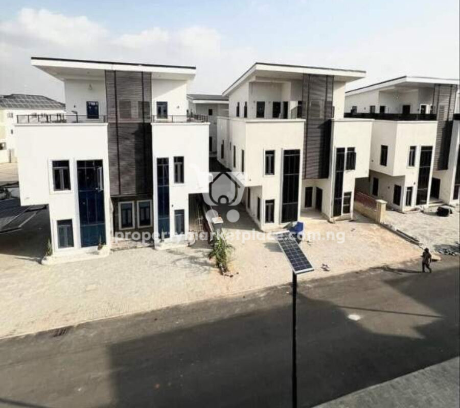 Contemporary 5 bedroom detached duplex with open rooftop