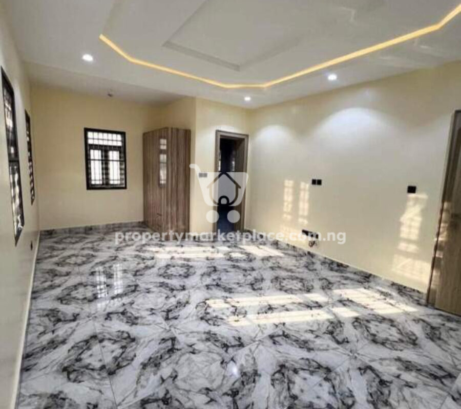 Contemporary 5 bedroom detached duplex with open rooftop