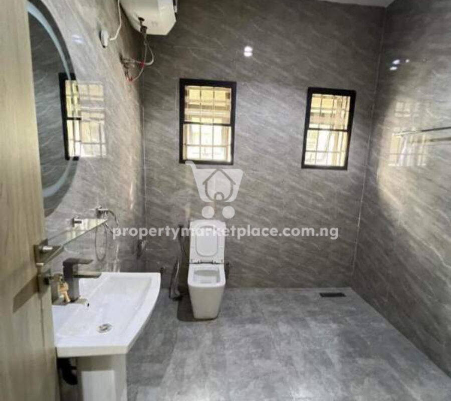 Contemporary 5 bedroom detached duplex with open rooftop