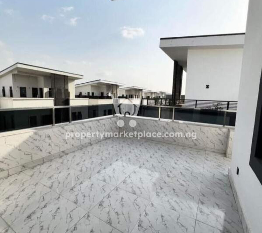 Contemporary 5 bedroom detached duplex with open rooftop