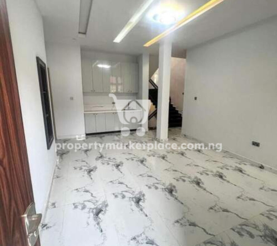Solidly built smart 6 bedroom detached duplex