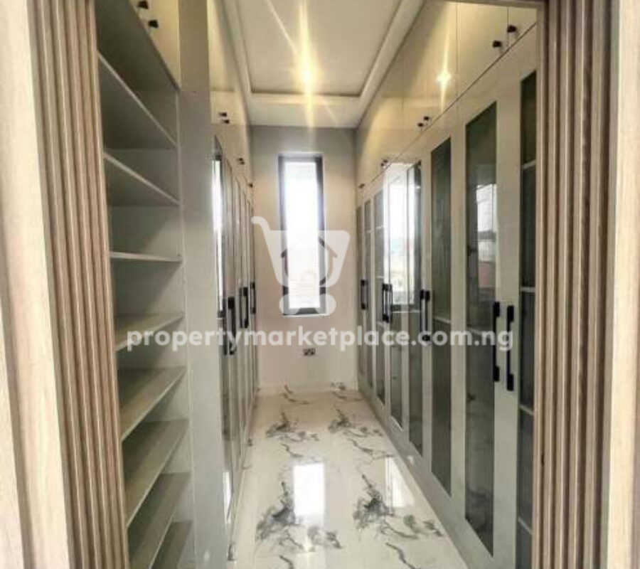 Solidly built smart 6 bedroom detached duplex