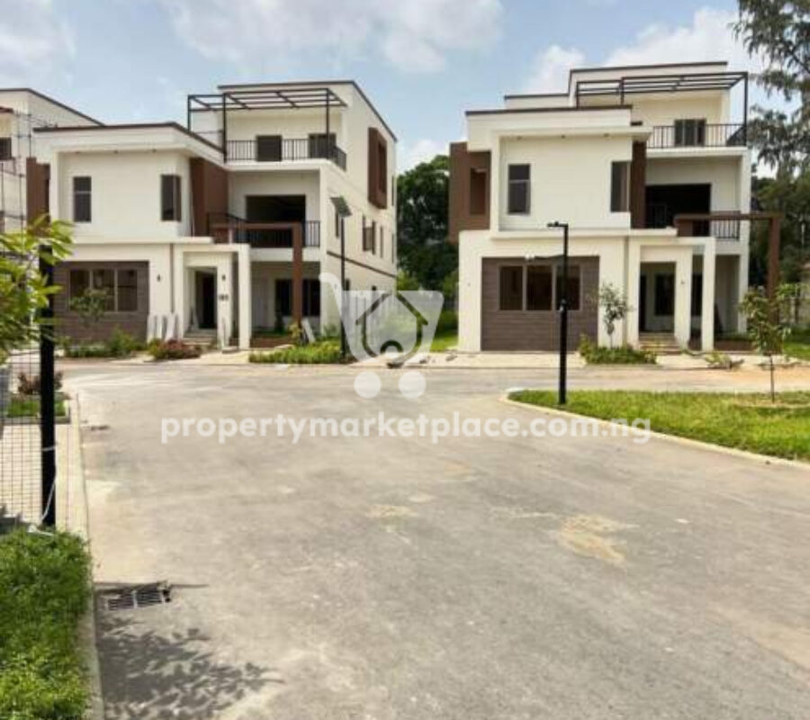 Massive 5 bedroom detached duplex with classy finishing