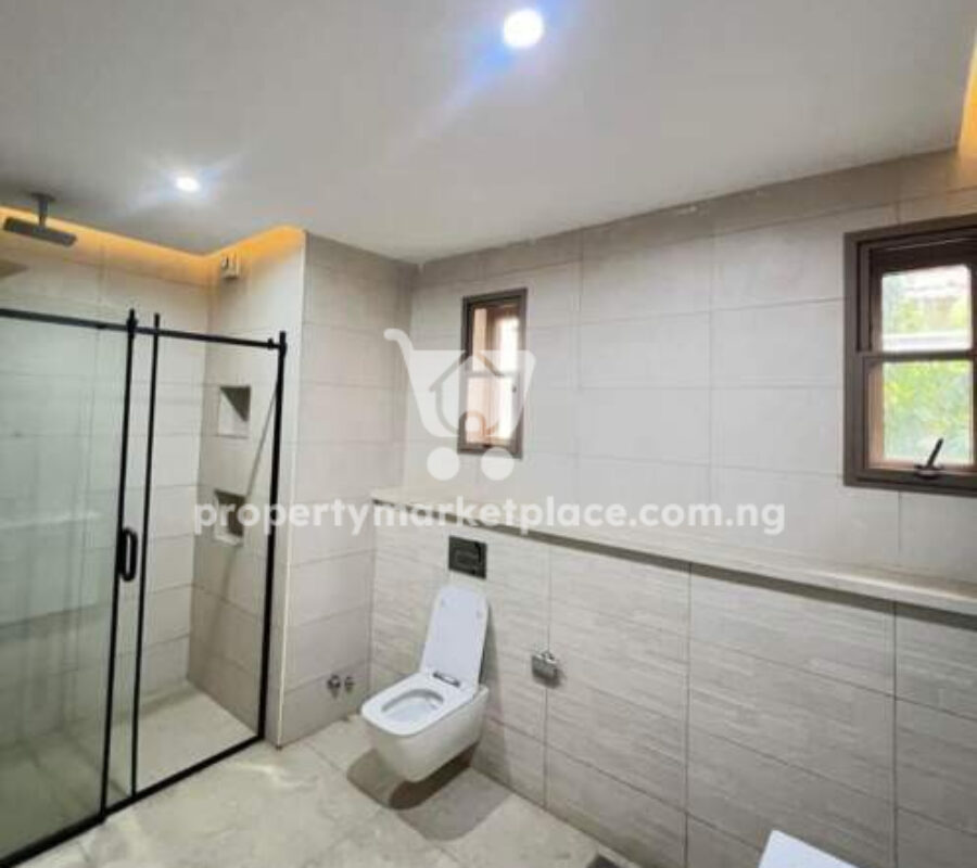 Massive 5 bedroom detached duplex with classy finishing