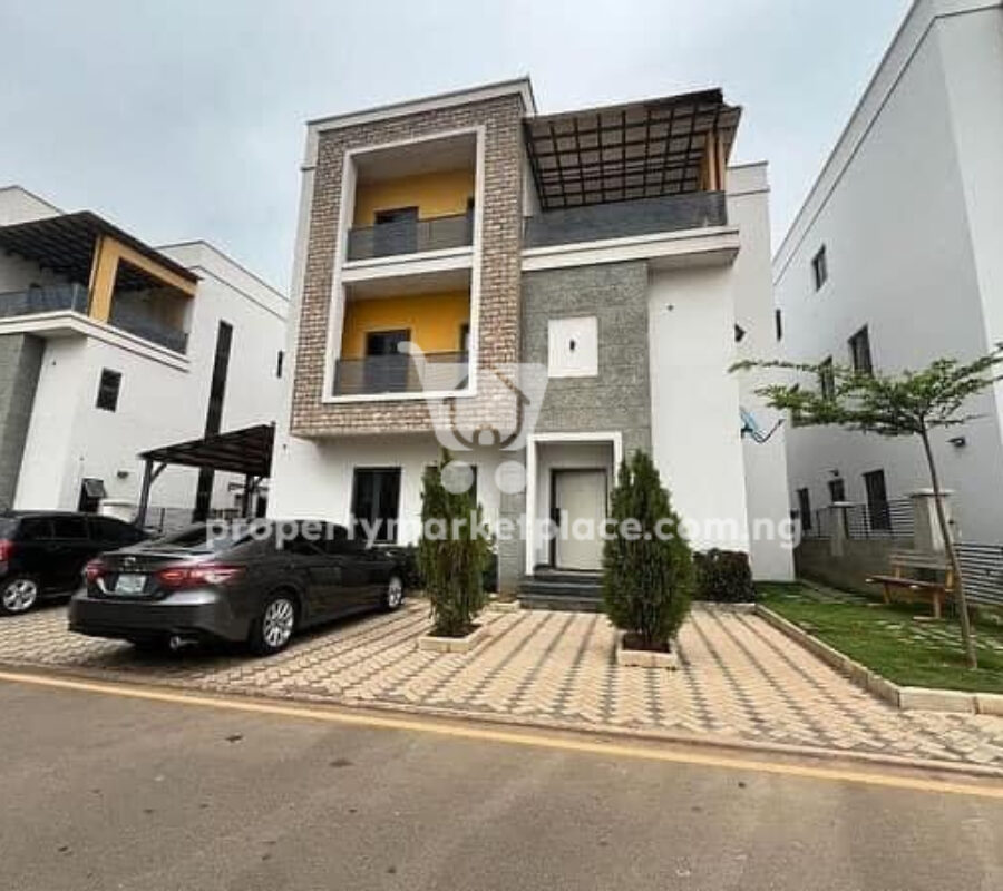 Massive & tastefully finished 5 bedroom detached duplex