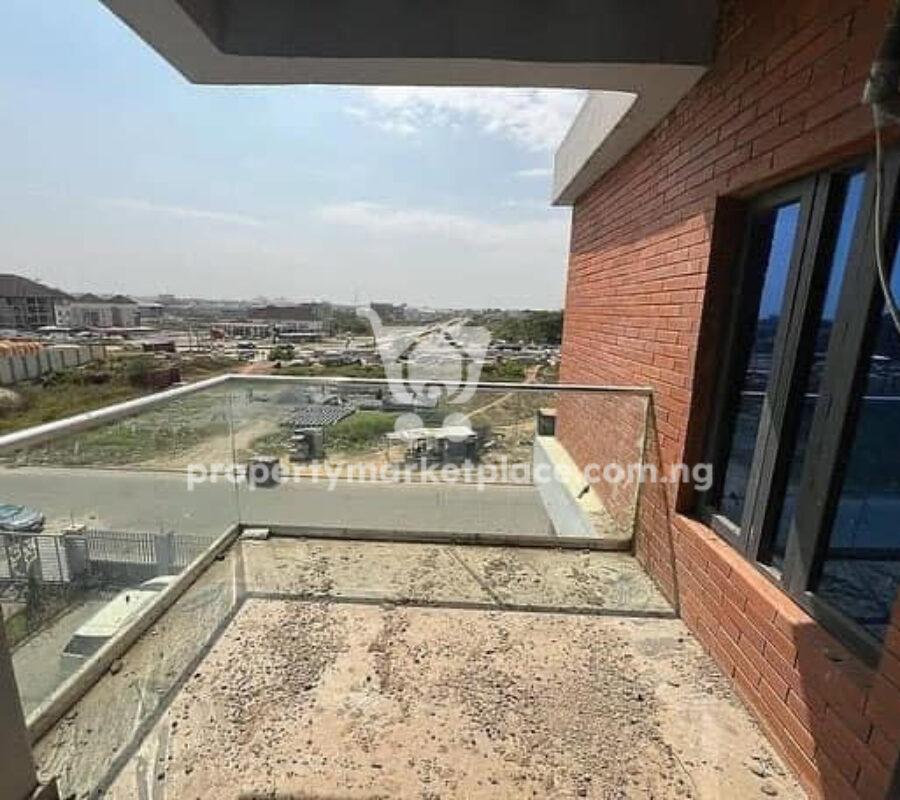 Spacious and nicely finished 2 bedroom flat