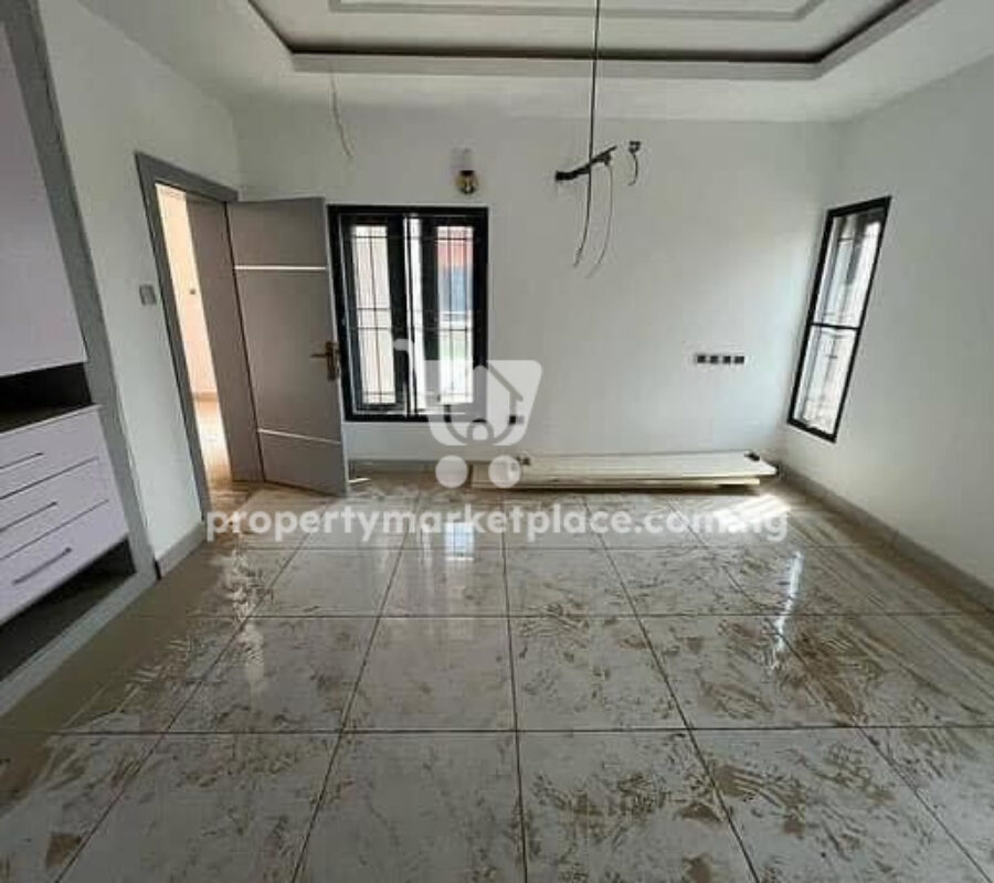 Spacious and nicely finished 2 bedroom flat