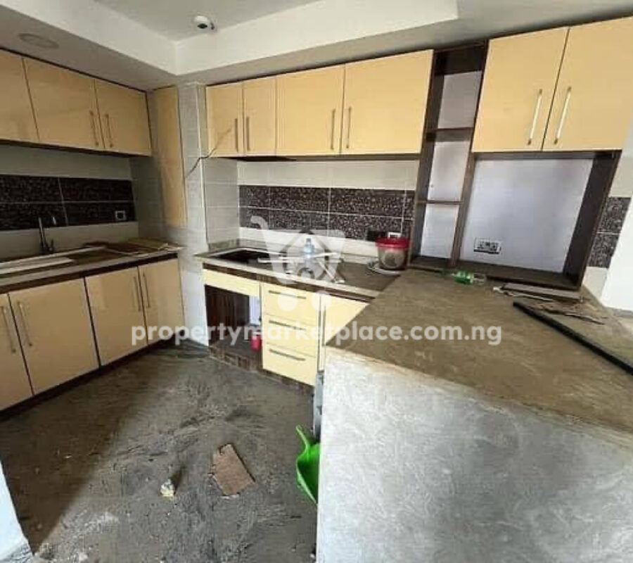 Spacious and nicely finished 2 bedroom flat