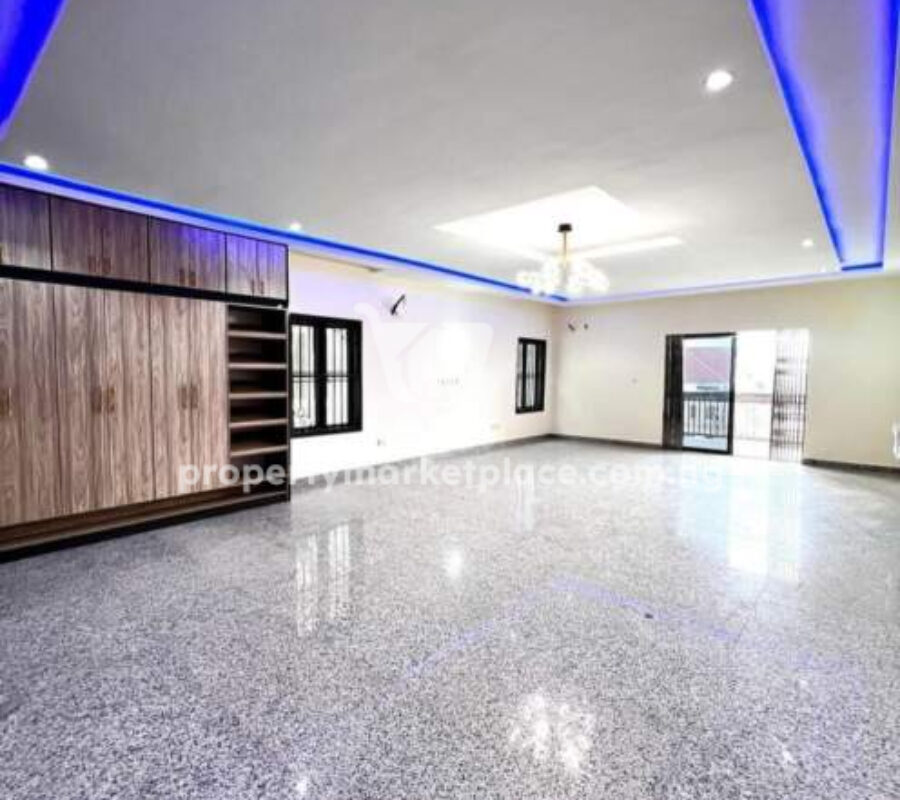 Massive & superbly finished 7 bedroom detached duplex