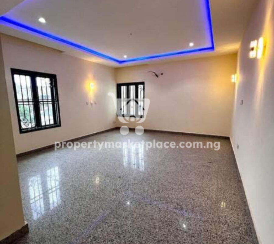 Massive & superbly finished 7 bedroom detached duplex