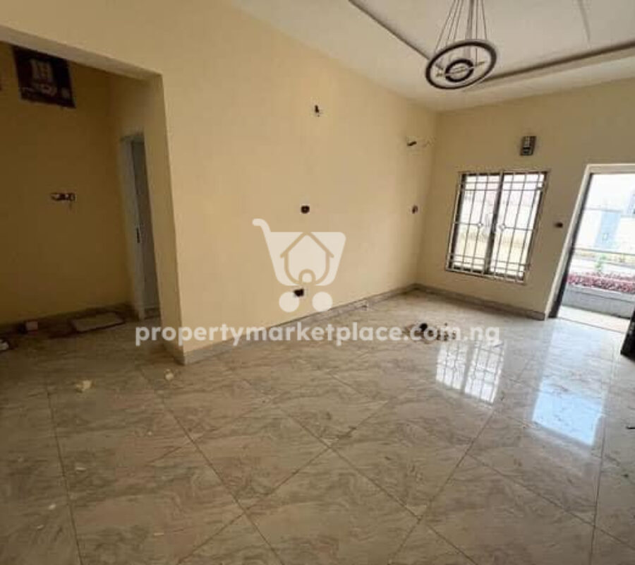 Luxurious & nicely finished 2 bedroom flat