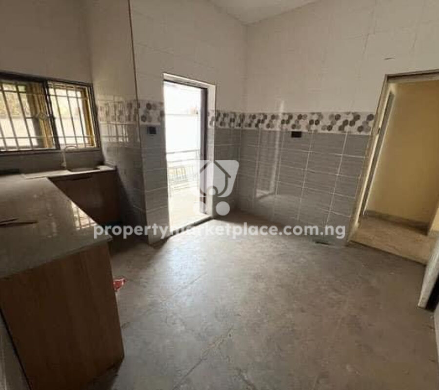 Luxurious & nicely finished 2 bedroom flat