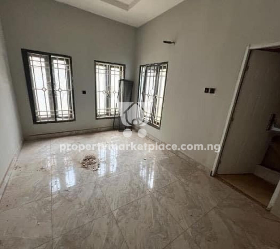 Luxurious & nicely finished 2 bedroom flat
