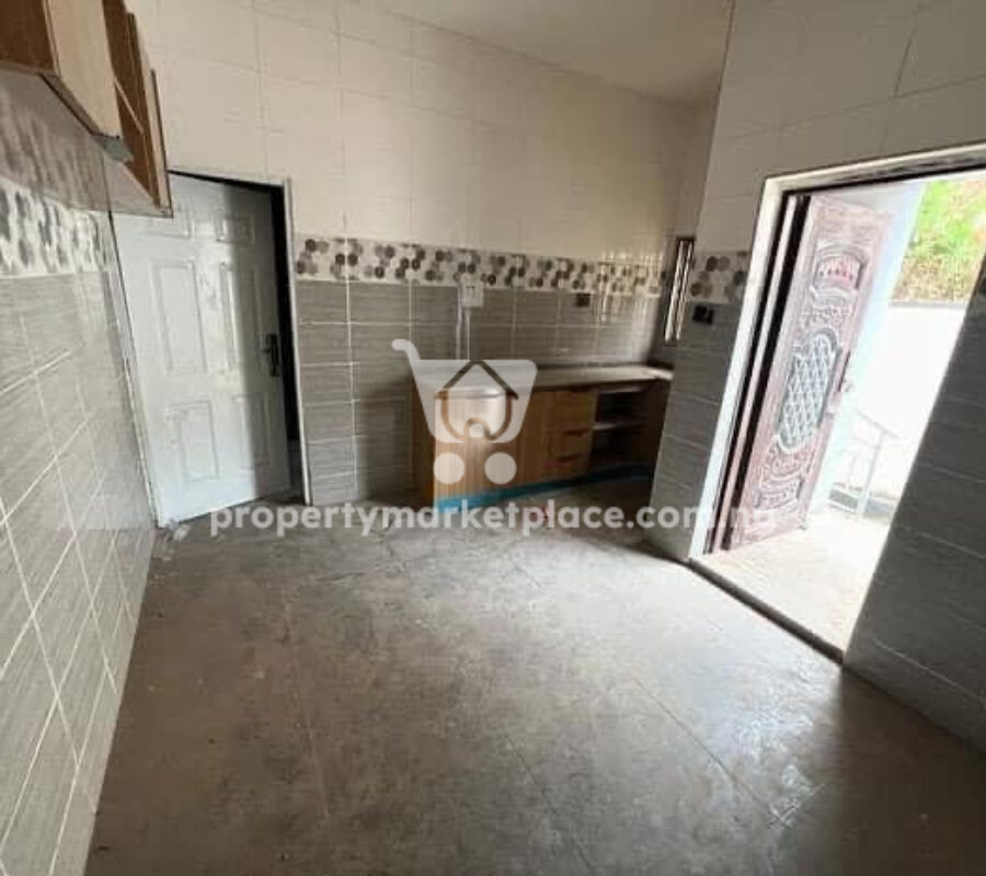 Luxurious & nicely finished 2 bedroom flat