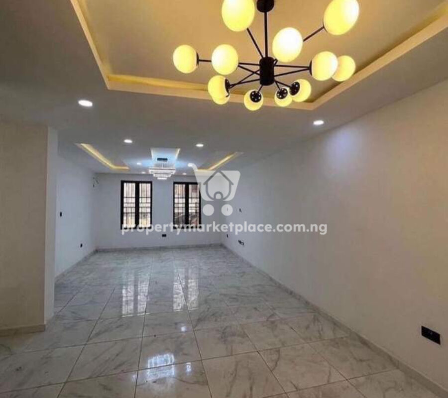 Exotic 5 bedroom terrace duplex + Bq in an estate