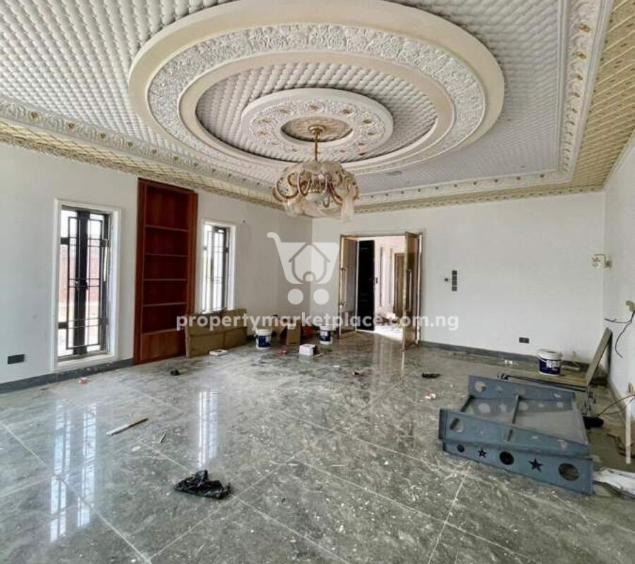 Gorgeous 8 bedroom detached duplex with 2 rooms Bq