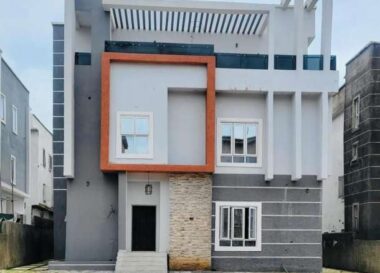 Elegant & luxurious 5 bedroom detached duplex + Bq in a classy estate