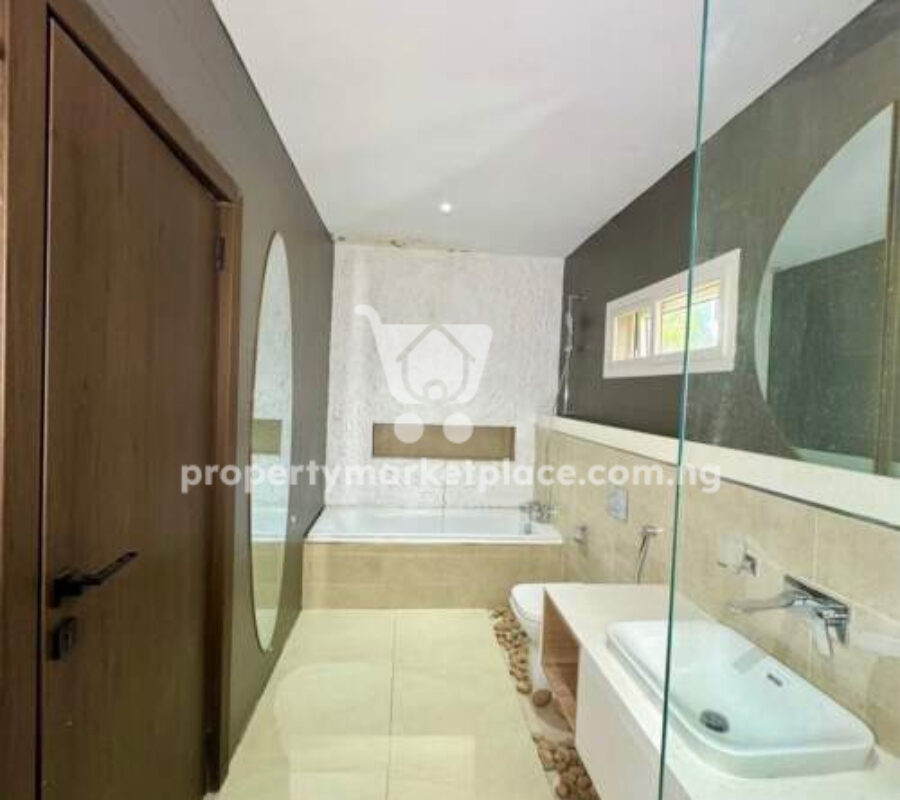 Exquisitely furnished 5 bedroom detached duplex with Bq