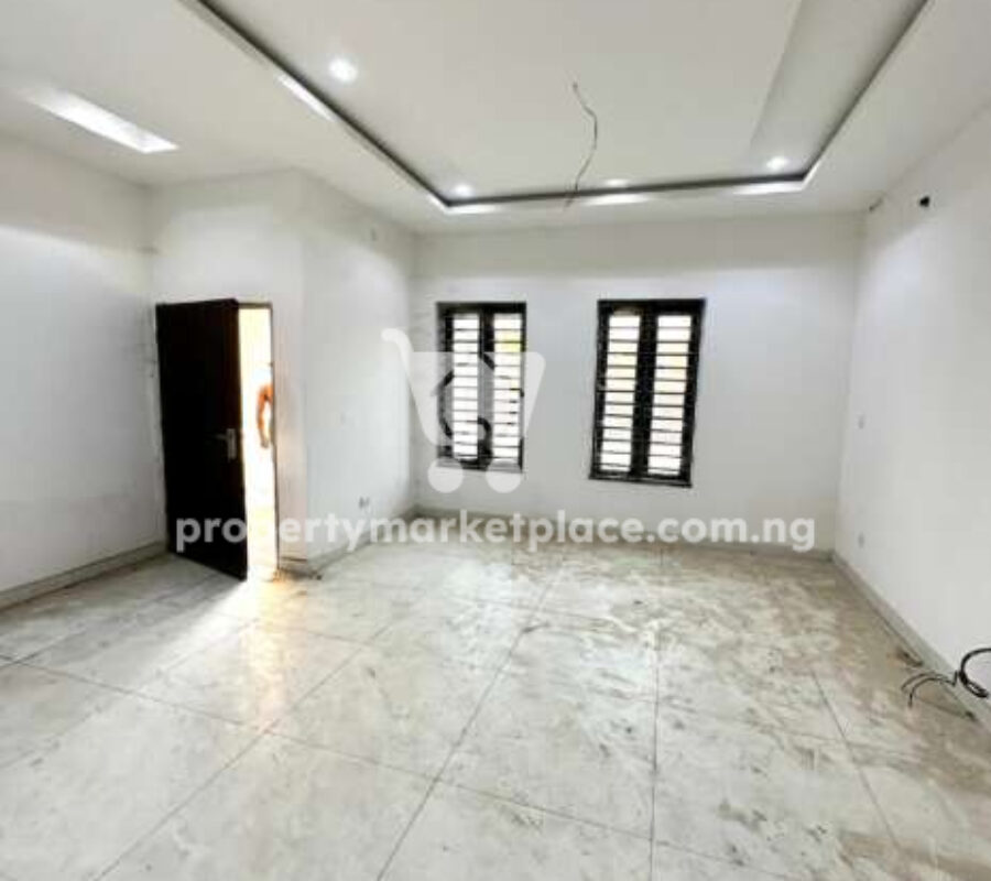 Newly built 4 bedroom terrace duplex with Bq in an Estate