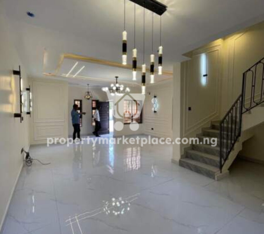 Exquisitely finished 4 bedroom terrace duplex with Bq