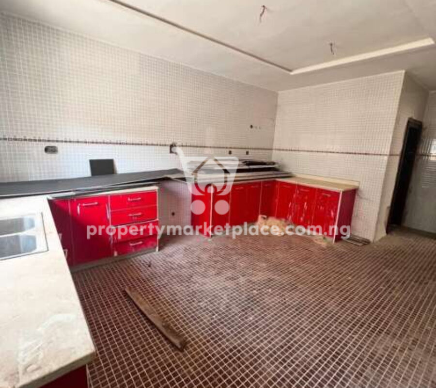 5 bedroom semi detached duplex with Bq
