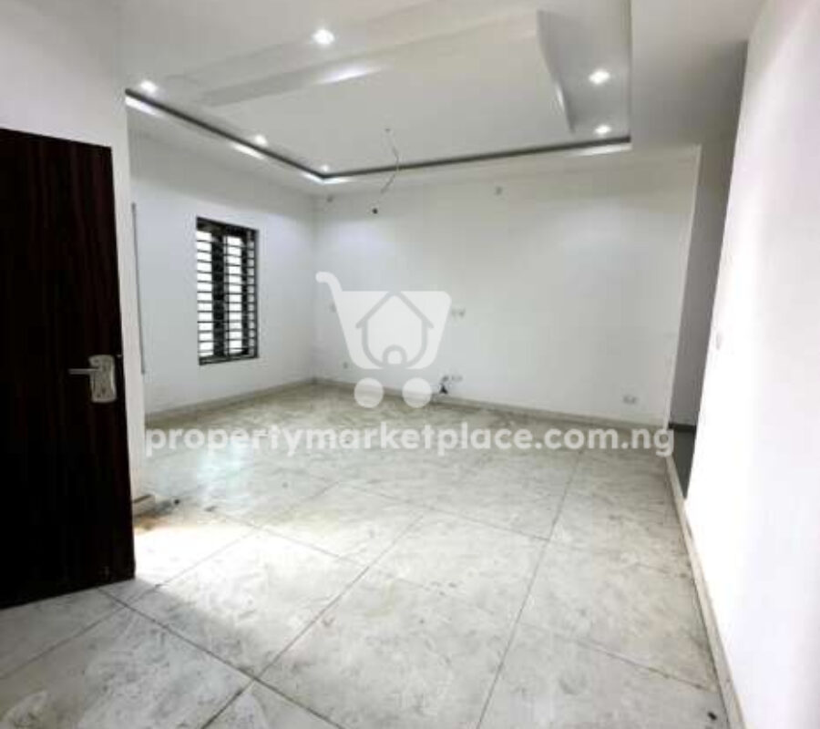 Newly built 4 bedroom terrace duplex with Bq in an Estate