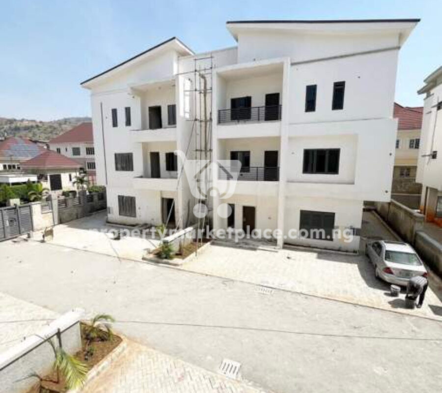 Luxurious 4 bedroom semi detached duplex with Bq