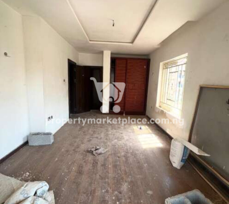5 bedroom semi detached duplex with Bq