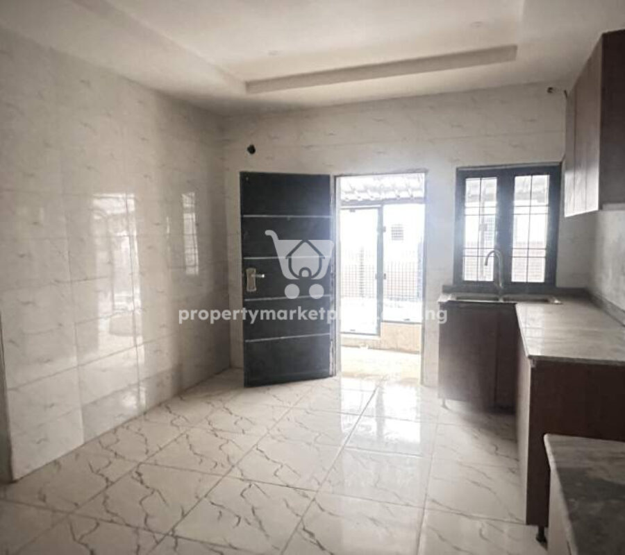 Exquisite 4 bedroom terrace duplex with Bq in an estate